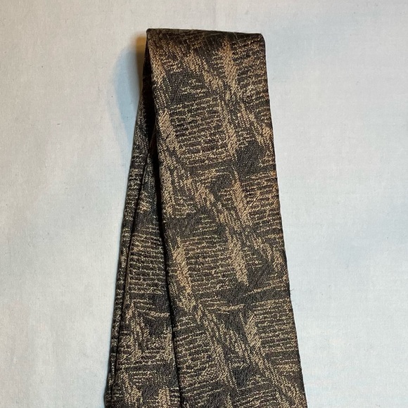 Vintage INSIGNIA Tie By: Martin Wong, Handmade in the USA, “Pure Silk” - Picture 7 of 7